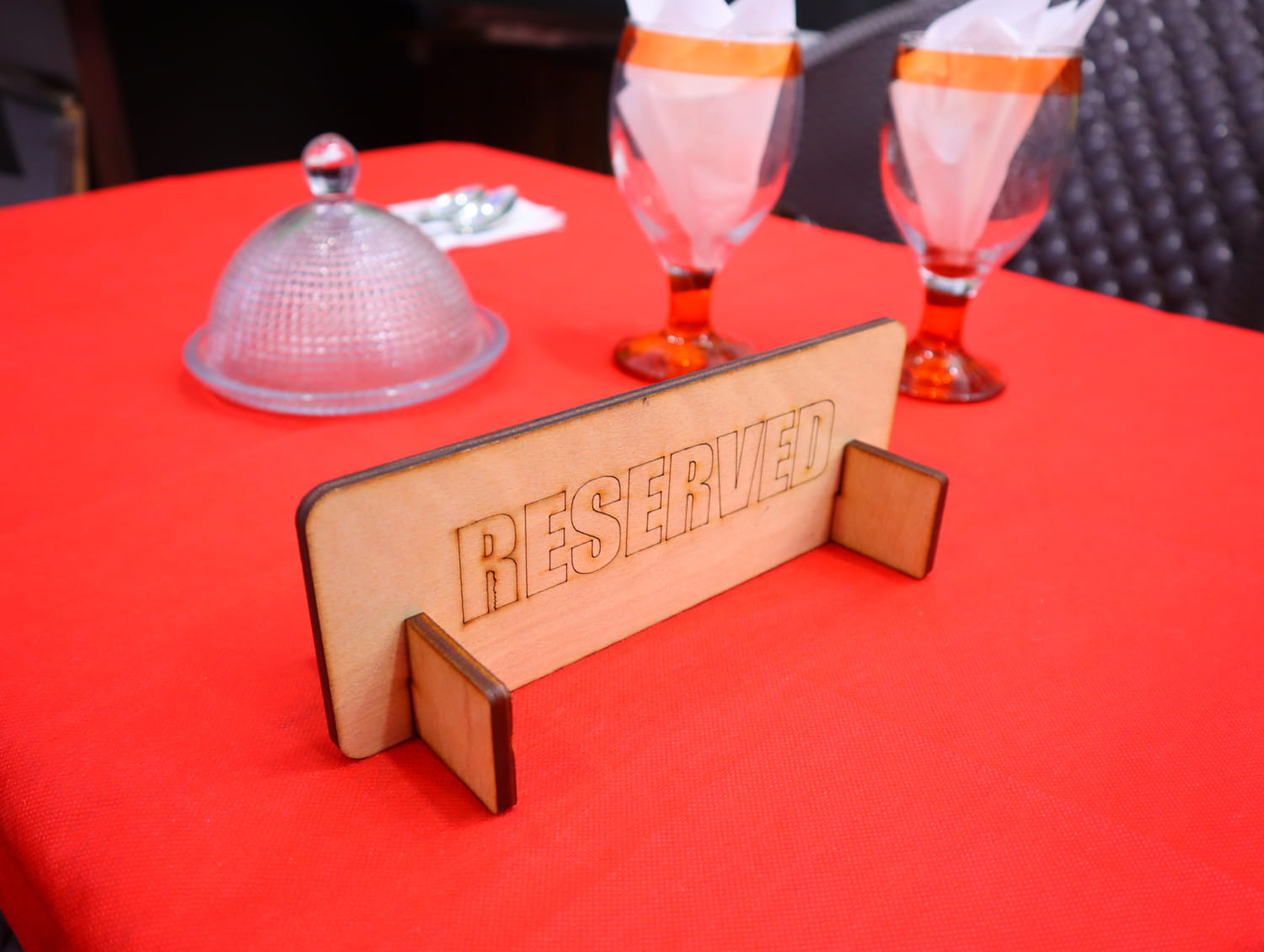 DeepCraft Ahşap Masa Rezerve Yazısı Restoran & Kafe Rezerve DeepCraft Ahşap Masa Rezerve Yazısı Restoran & Kafe Rezerve