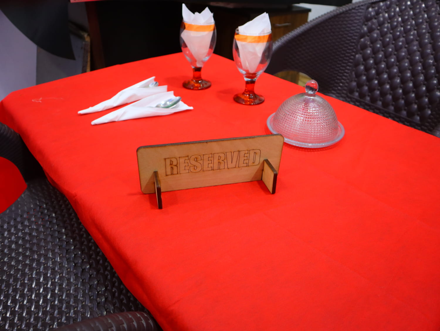 DeepCraft Ahşap Masa Rezerve Yazısı Restoran & Kafe Rezerve DeepCraft Ahşap Masa Rezerve Yazısı Restoran & Kafe Rezerve