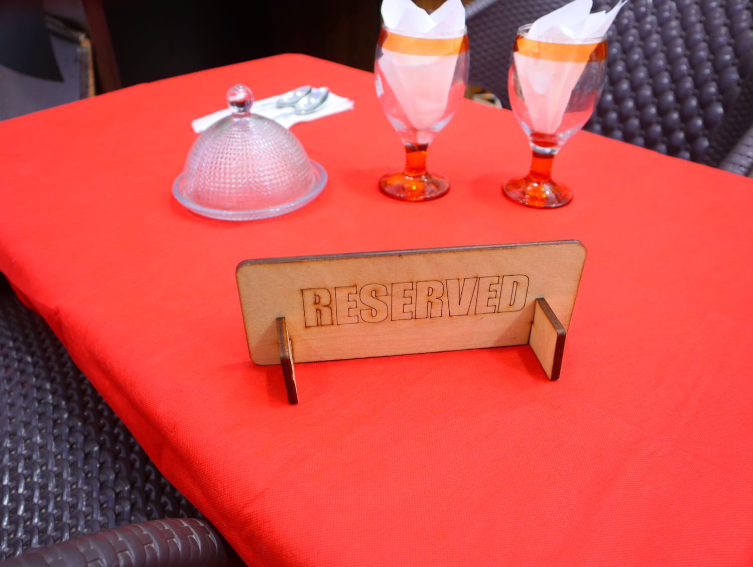 DeepCraft Ahşap Masa Rezerve Yazısı Restoran & Kafe Rezerve DeepCraft Ahşap Masa Rezerve Yazısı Restoran & Kafe Rezerve
